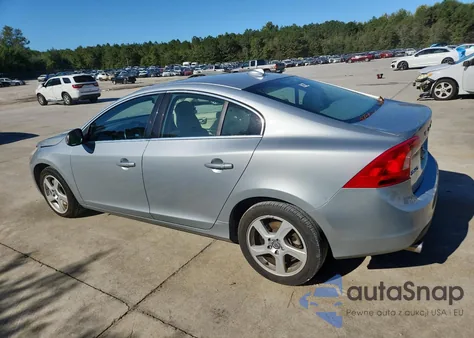 2013 Volvo S60 T5 z USA, uszkodzony, nr VIN YV1612FS1D2210770